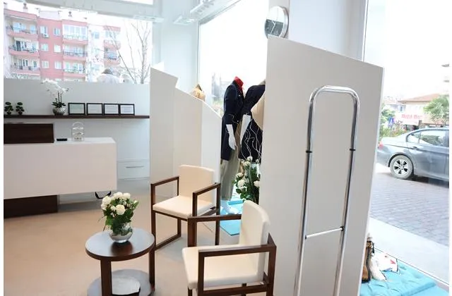 Boutique service counter — Ergonomic service counter